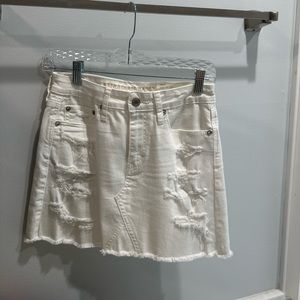 Vintage High Rise Stretch American Eagle cute semi ripped jean skirt!